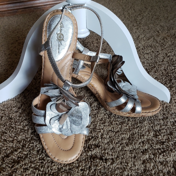 Born Shoes - Born Crown Silver Hydrangea Sandals Size 11